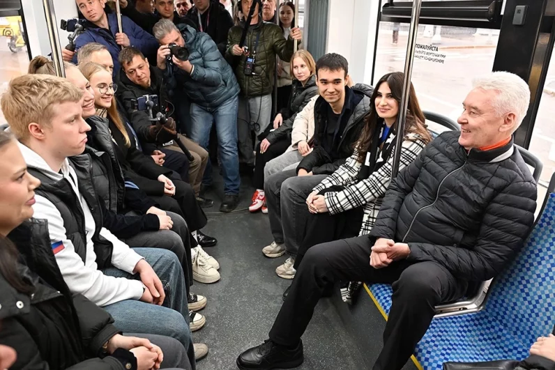 При длине в 33 километра он стал самым протяженным диаметральным трамвайным маршрутом в мире.