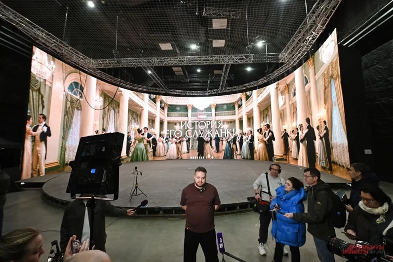 Кроме того, московские деятели стали первыми в России, кто снимает кино с помощью новых технологий.