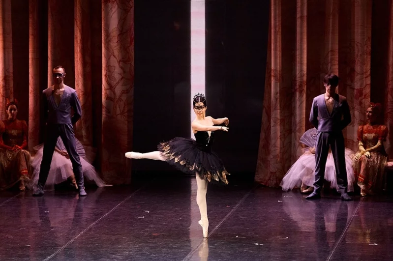 Харука Такеми стажировалась в Ла Скала и Токийском театре, но выбрала работу на родине Чайковского. 