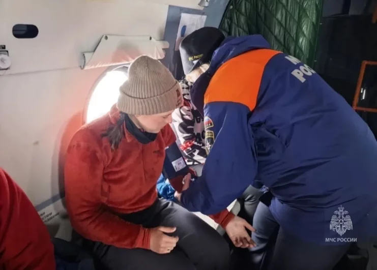 Пострадавших уже доставили к медикам. 