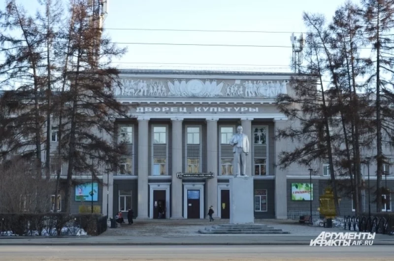 Сам же район считается в Кемерове одним из самых старейших и довольно удалённых от центра, куда не сразу доходит благоустройство и «цивилизация». 