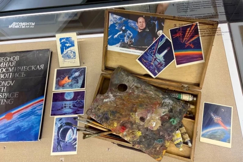 Там же можно посмотреть на художественные небольшие работы Леонова.