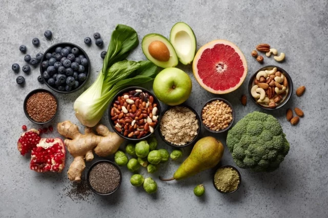 Цельные злаки, фрукты, овощи и орехи защищают от деменции.