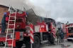 На место прибыли пожарные. 