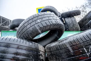 Многие просто выкидывают отслужившую резину, не подозревая, что отравляют почву.