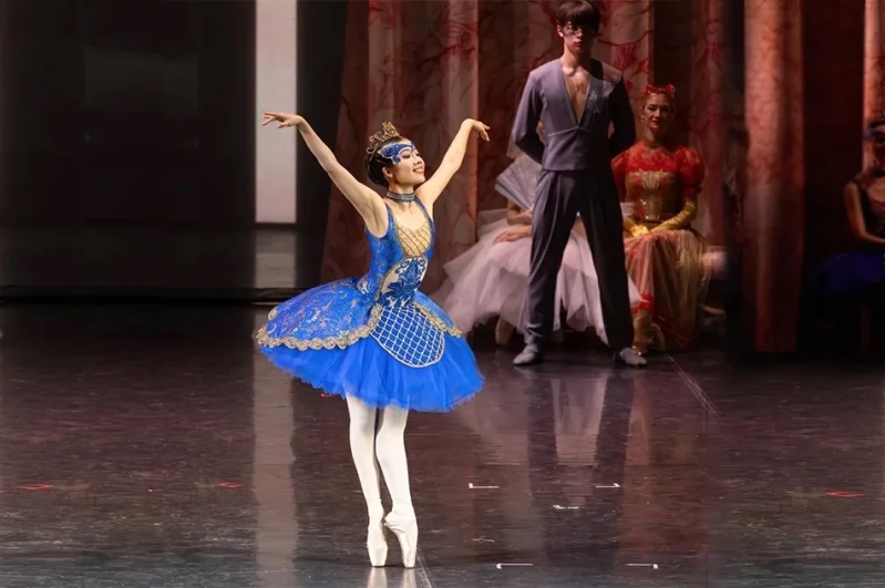 В партии Гостьи с синем много прыжков, и балерине порой кажется, что она птица.