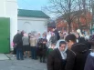 Православные собираются на подворье.