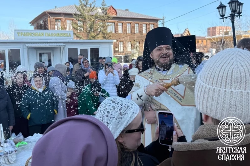 Освящение яиц и куличей началось в Великую Субботу и продолжается в Пасхальное утро.