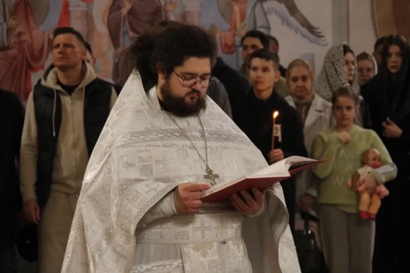 Службы в Хабаровске шли при большом стечении народа. 