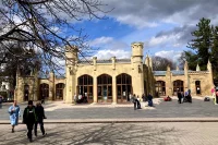 Чтобы попасть в Кисловодск весной, туристы бронируют отели и санатории ещё зимой.