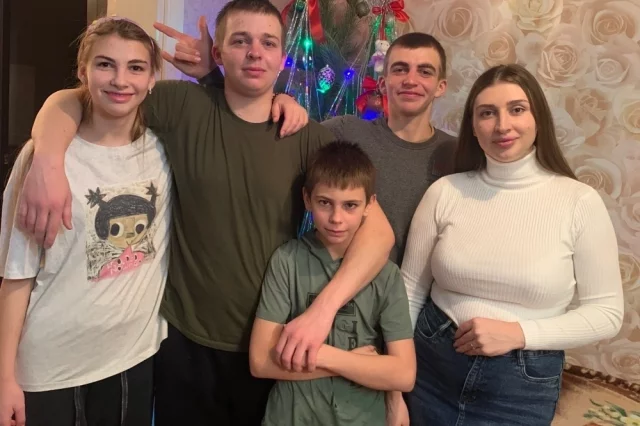Кристина с братьями и сестрой