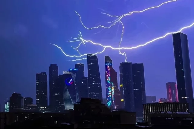 В столичном регионе сегодня могут пройти первые в году грозы. 