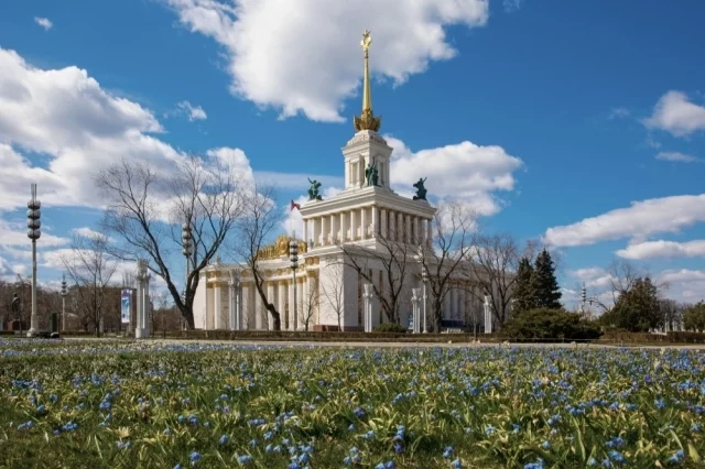 Главный павильон ВДНХ в Москве (павильон № 1 «Центральный»).