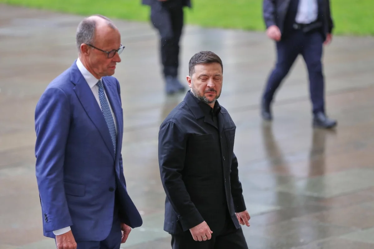 Боуз: Зеленский прибыл в ФРГ, чтобы получить деньги на особняк в Майами