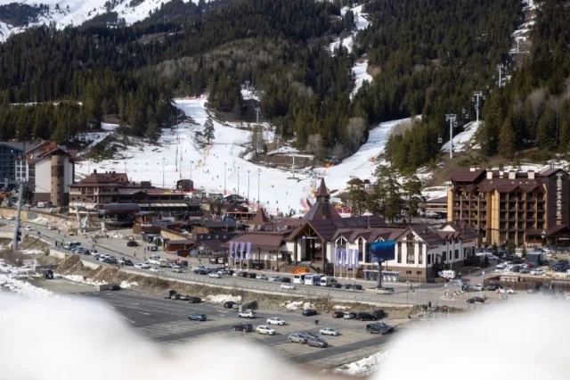 Под вопрос ставится судьба уже построенных объектов – гостиниц и гостевых домов у подножия северного склона горы Аркасара.