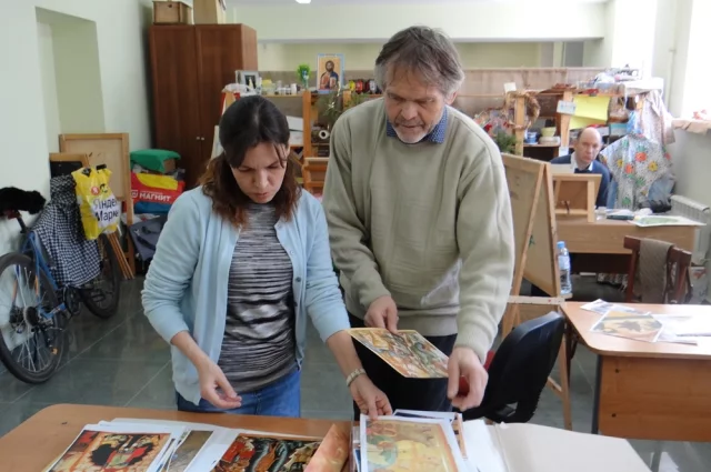 Роман мечтает, чтобы студия стала школой иконописи.