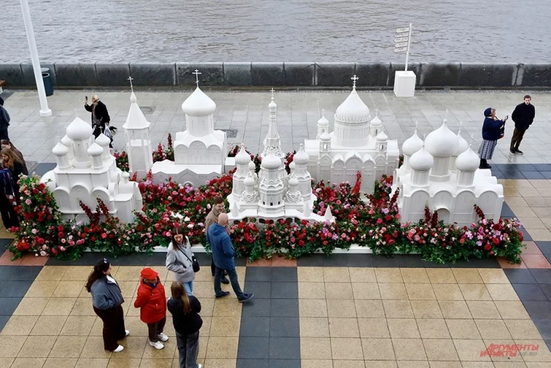 Фестиваль проходит не только на городских площадках, но и на территории пяти столичных храмов: Живоначальной Троицы в усадьбе Свиблово, Рождества Пресвятой Богородицы на Кулишках, Воскресения Словущего на Успенском Вражке, Сергия Радонежского в Солнцеве и Богоявленского собора в Елохове.