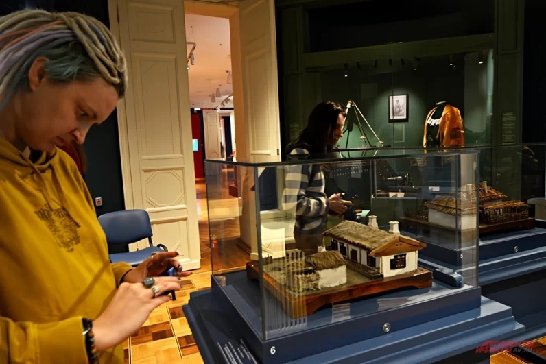 В Доме дворцового ведомства сегодня располагается музей, посвященный казачьей культуре. Среди экспонатов есть даже игрушечный казачий домик, с которым играл один из юных российских императоров.