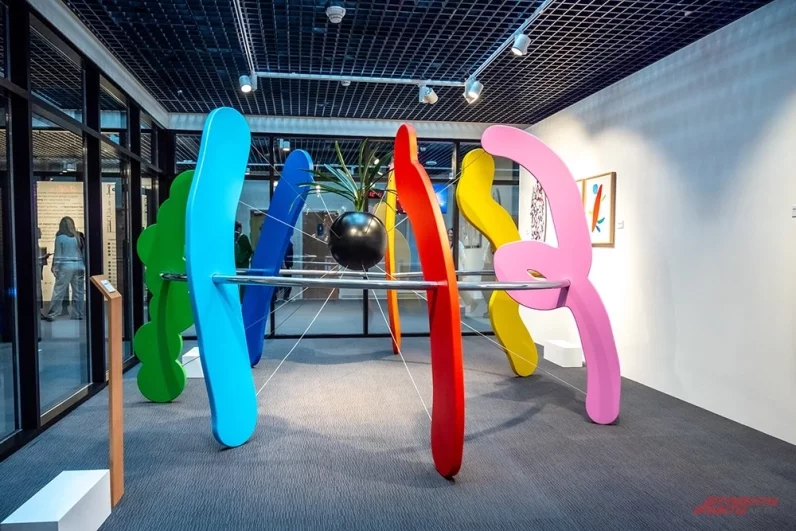 Куратор выставки Сабина Чагина рассказала о соединении современной художественной среды и пространства медицинского учреждения.