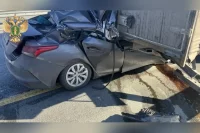 Водитель и три пассажира легковушки погибли на месте. 