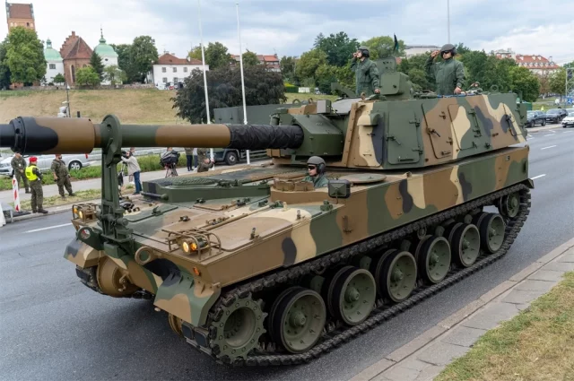 Самоходная артиллерийская установка (САУ) K9 Thunder.