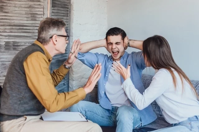 Считается, что ссора или бранное слово сегодня обернутся долгой чередой неудач, а отказ в прощении может навлечь беду на весь год.