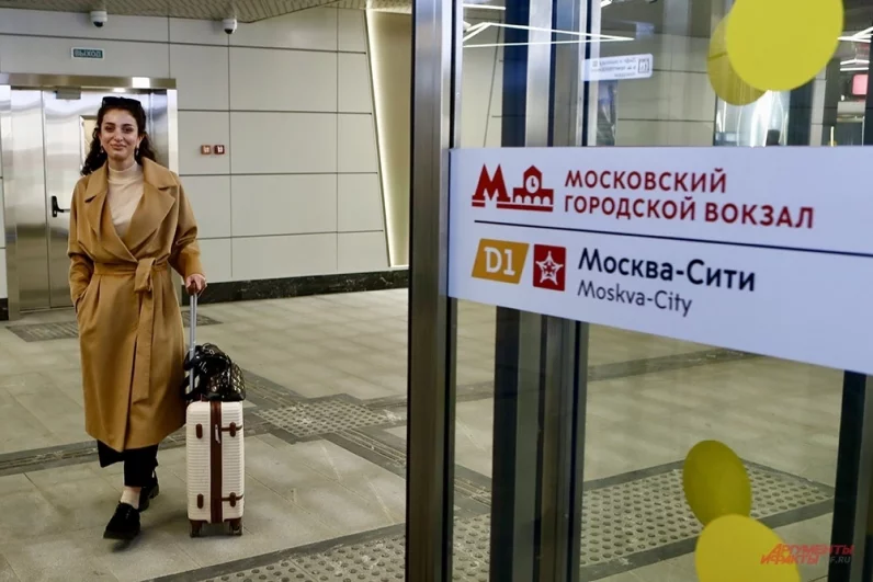 Однако этот городской вокзал – не только платформа МЦД-1. Он соединил воедино линии двух диаметров, МЦК и метро, сделав пересадку между ними быстрее на 10 минут.