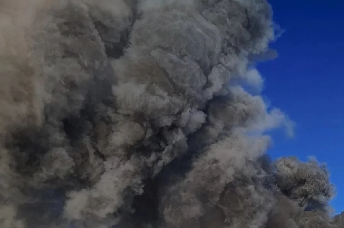 В США вспыхнул пожар на атомном авианосце, пострадали три моряка