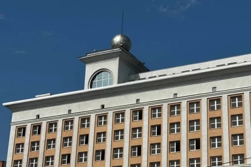 О сносе гостиницы начали говорить в мае 2025 года. Губернатор Пензенской области Олег Мельниченко заявил: «Эти развалины должны уйти в прошлое. Горожанам нужна современная застройка, которая украсит Пензу».