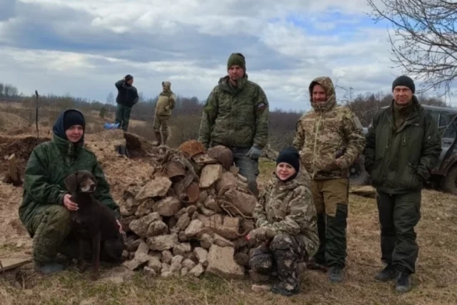 Поисковики ведут работу, постоянно просто не всегда полевой выезд заканчивается находкой солдата.