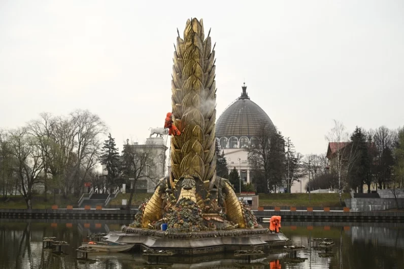 Параллельно проводится проверка насосов, гидравлики и струеобразующих элементов.