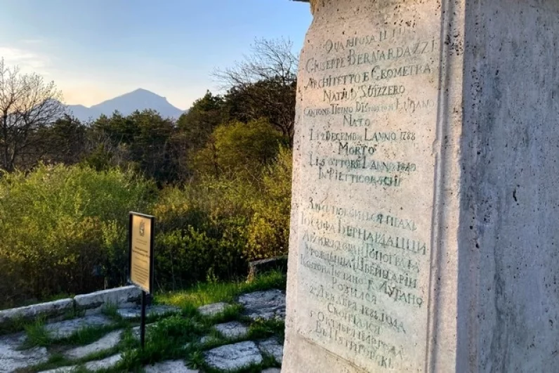 Памятник братьям-архитекторам Джузеппе и Джованни Бернардацци возвышается на отроге Машука.