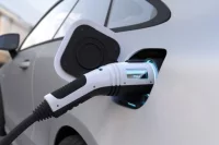 Жители Татарстана чаще покупают авто с электро- и гибридными двигателями