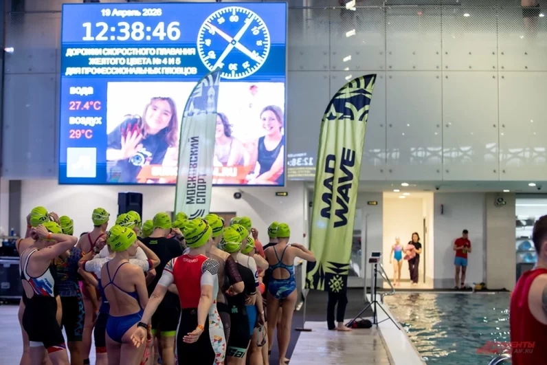 Интересный факт: старт в «Лужниках» уникален тем, что плавательный этап прошел в бассейне, что сделало его идеальным для новичков, которые боятся открытой воды.