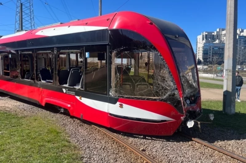 После инцидента движение трамваев было временно организовано по обходным трассам. 