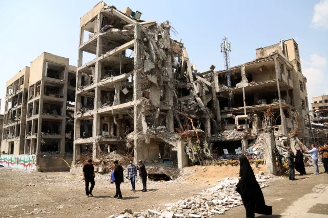 Тегеран — столица и крупнейший город Ирана. Вид поврежденных зданий и гражданской инфраструктуры, 20 апреля 2026 года.