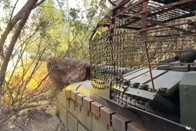 На Украине допустили окружение города Сум российской армией.