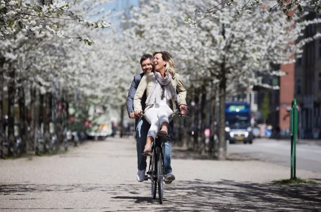 Солнечный свет напрямую стимулирует активность гипофиза и половых желез как у женщин, так и у мужчин.