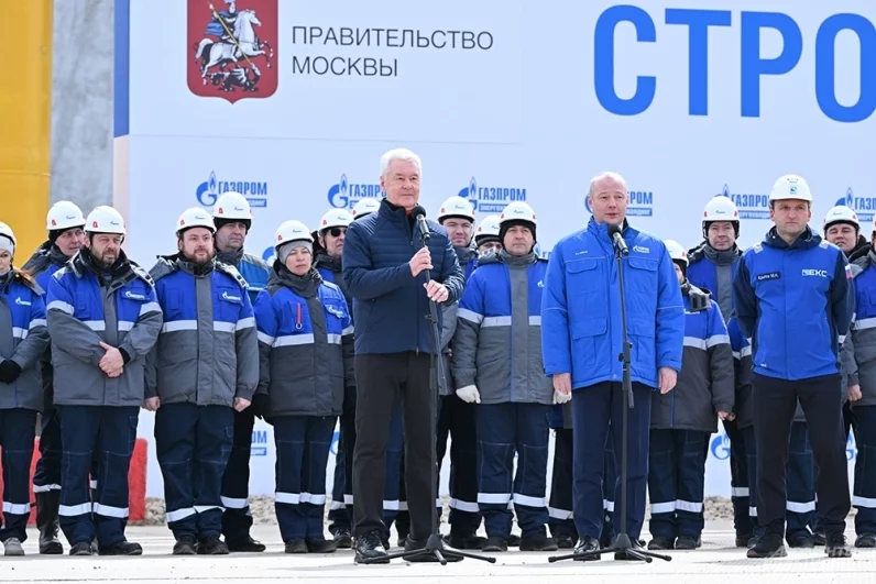 На церемонии старта строительства Сергей Собянин и руководство энергетической компании дали команду залить бетоном первый блок.