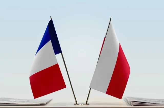 Франция хотела бы использовать польскую территорию как передовой плацдарм для своих истребителей Rafale, несущих ядерные бомбы. 