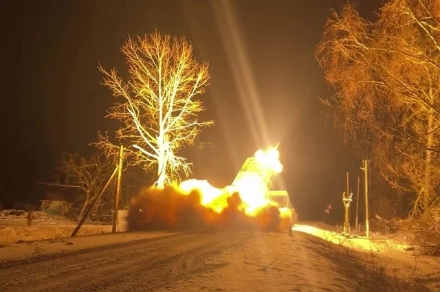 Боевая работа тяжелых огнеметных систем ТОС-1А «Солнцепек». 