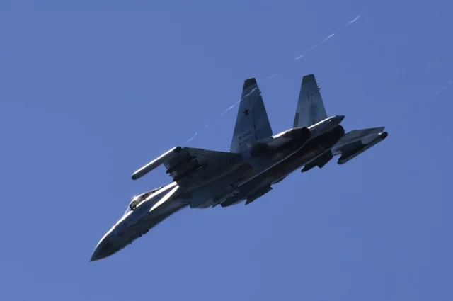 Воздушный бой российского пилота на Су-35 против двух истребителей ВВС Украины произошёл накануне