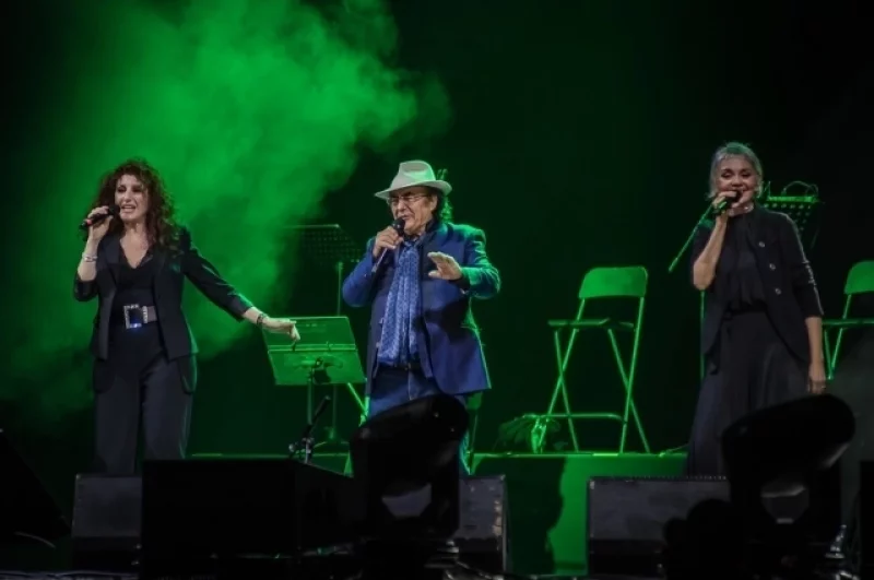 Аль Бано исполнил хиты, прославившие его на весь мир.