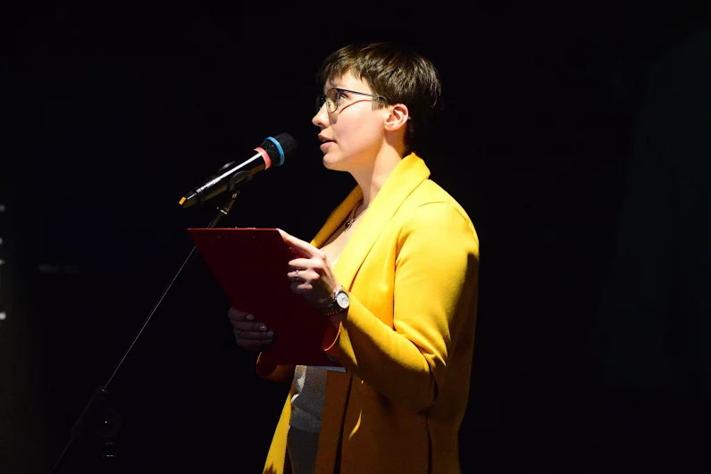 «Несмотря на то, что Марка Сергеева уже нет с нами, через строки его произведений мы можем продолжать диалог с ним», - отметила поэт, главный редактор «АиФ в Восточной Сибири» Евгения Скареднева.