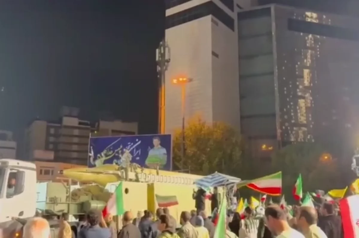 Иранские военные вывезли самые мощные ракеты на главные площади Тегерана