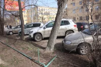 Ставить автомобили на зелёную зону в Волгограде строго запрещено.