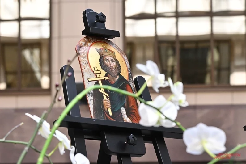 «Я считаю, что это одна из уникальных действительно подвижнических работ», — заявила Захарова на открытии выставки.