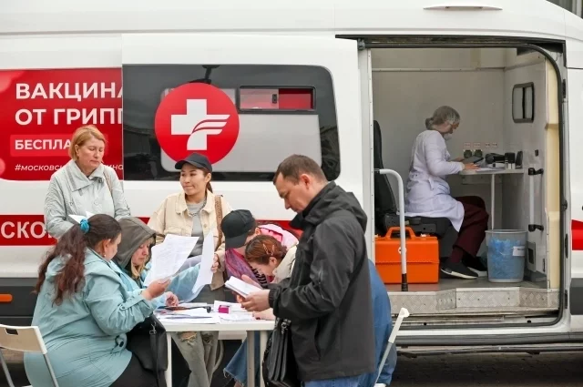 Можно бесплатно привиться от гриппа, а можно надеяться на свой иммунитет и дорогие лекарства.