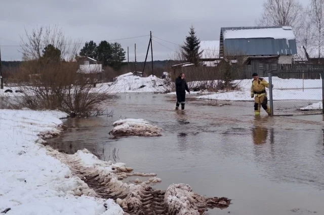 В Карагае Обва вышла из берегов. 