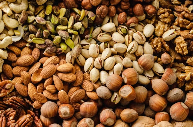 Чаще всего мочекаменная болезнь развивается именно из-за неправильного питания.